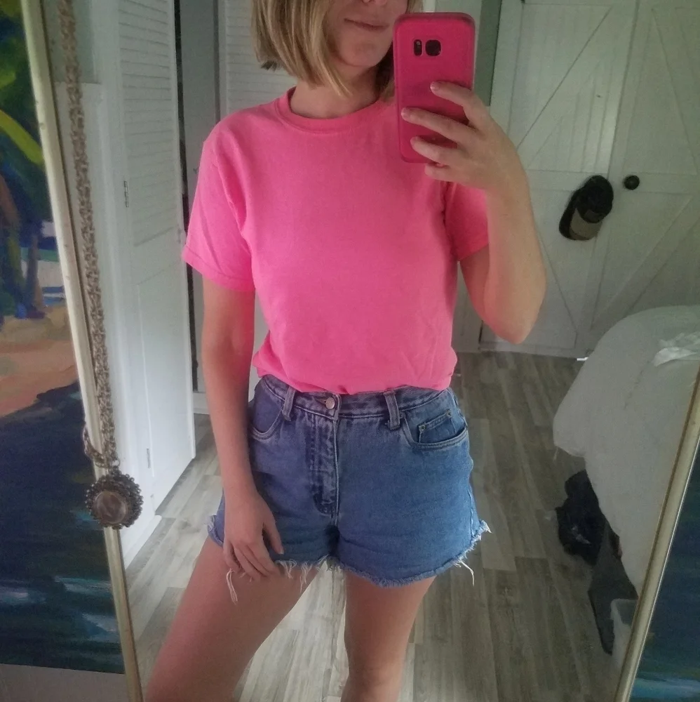 Hot pink tshirt - Picture 1 of 3